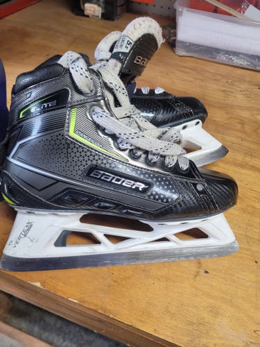 Junior Used Bauer Elite Hockey Goalie Skates Size 5.5