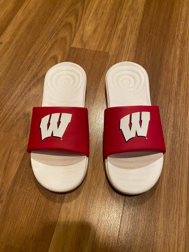 New Wisconsin Badgers Hockey Team Issued Under Armour Slides Men’s Size 9