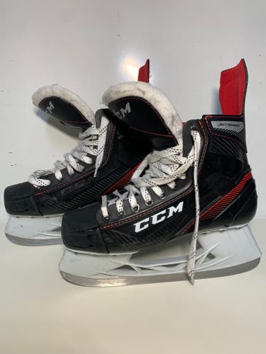 Senior Used CCM JetSpeed FT455 Hockey Skates Regular Width Size 8