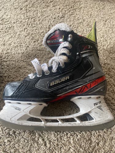Used Bauer Regular Width Size 5 Vapor X2.9 Hockey Skates