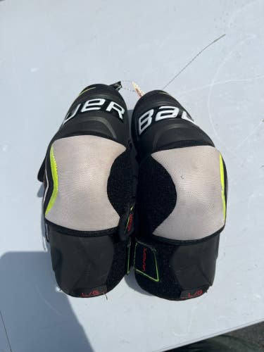 Used Large Bauer Vapor 2x Elbow Pads