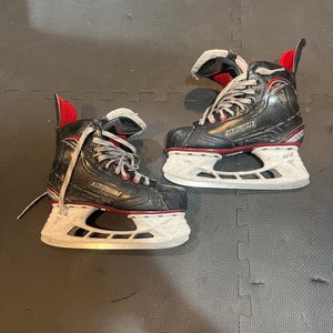 Senior Bauer Regular Width   Size 6 Vapor X500 Hockey Skates