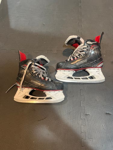 Senior Bauer Regular Width   Size 6 Vapor X500 Hockey Skates