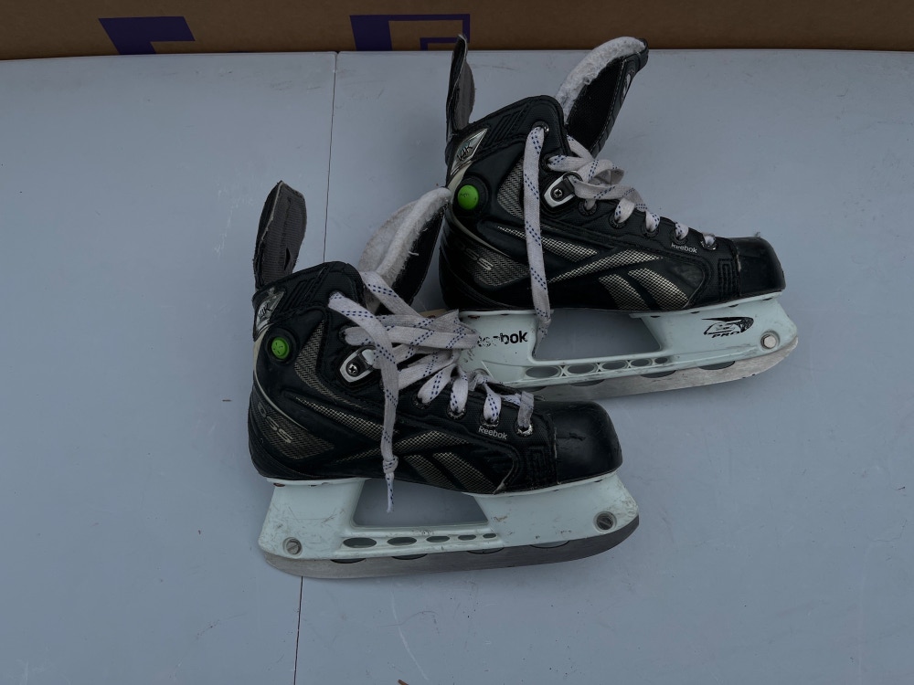 Junior Used Reebok 14K Hockey Skates D&R (Regular) 2.5