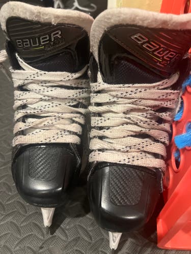 Used Bauer Regular Width Size 1.5 Elite Hockey Goalie Skates