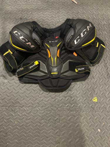 Used Medium CCM Tacks 9080 Shoulder Pads