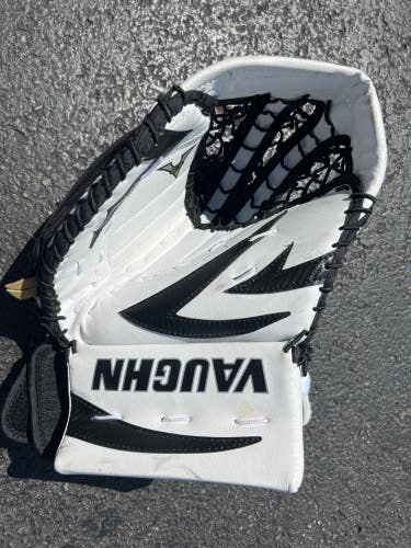Used Vaughn Velocity V5 Regular Goalie Glove