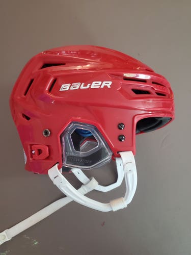 Used Medium Bauer Re-Akt 150 Helmet