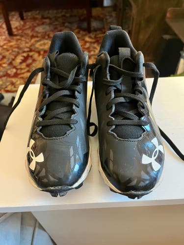 Youth 1Y Used  Under Armour Football Cleats