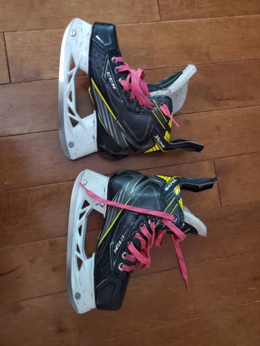 Junior Used CCM Tacks 5092 Hockey Skates Regular Width Size 2.5