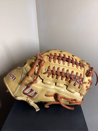 Right Hand Throw 11.75" A2000 D33 Baseball Glove