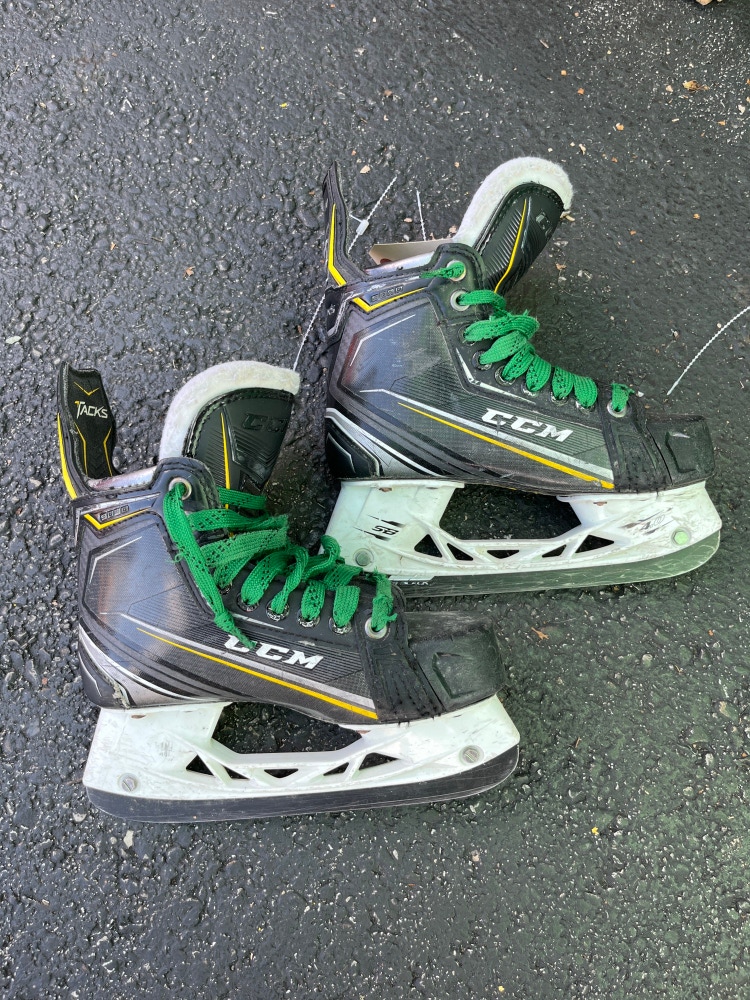 Junior Used CCM Tacks 9090 Hockey Skates D&R (Regular) 3.0