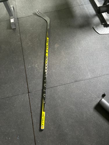 Senior Left Hand TC4 Catalyst 9X Hockey Stick
