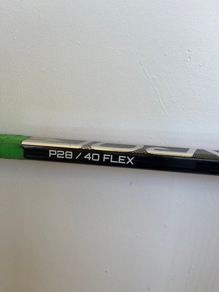 New VAPOR HYPERLITE P28 40F LH Ice Hockey Sticks / Junior