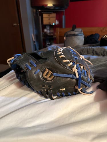 Right Hand Throw 33" A2000 Catcher's Glove