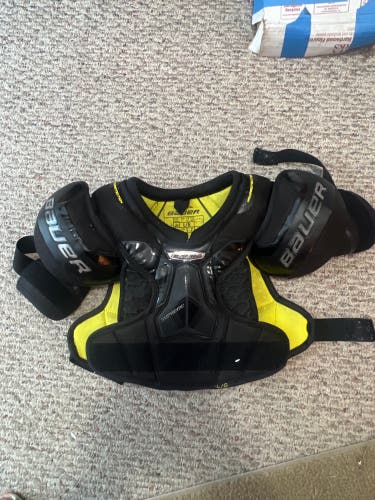 Used Large Bauer  Supreme S29 Shoulder Pads