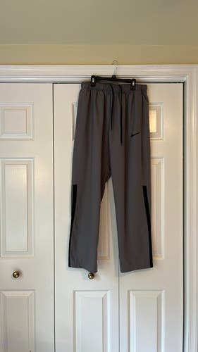 XL Men's Nike Dri-Fit lightweight pants