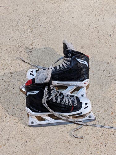 Junior Used CCM RBZ Hockey Goalie Skates Regular Width Size 4