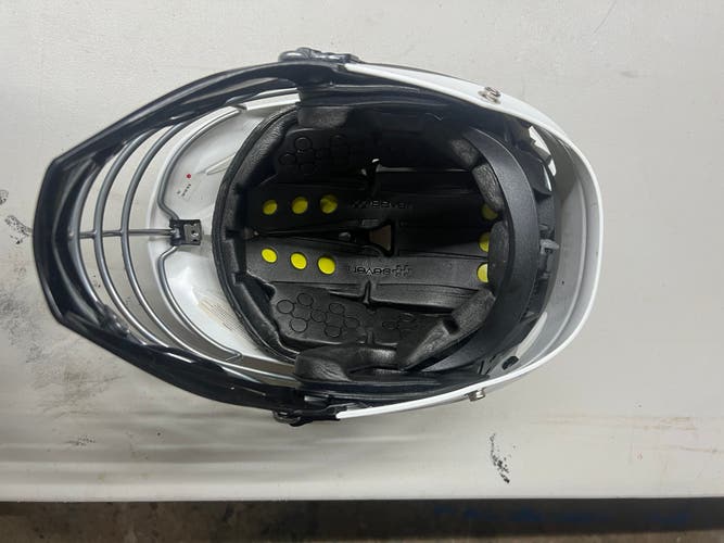 Player's Cascade R Helmet