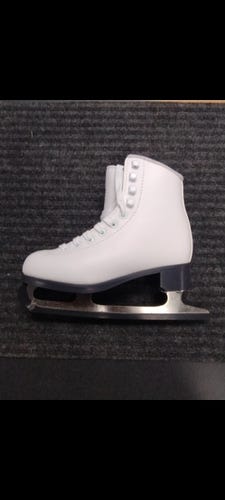 New Jackson GS351  Figure Skates Size 2