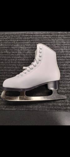 New Jackson Gs350 Figure Skates Size 4