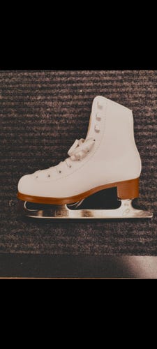 New Jackson GSU121 Figure Skates Size 2