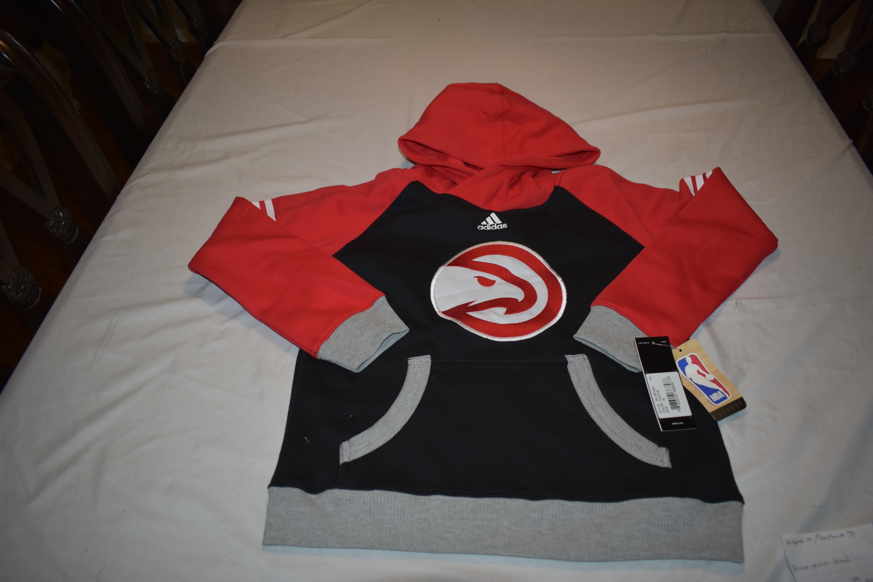 NEW - NBA Atlanta Hawks Adidas Hooded Sweatshirt, Youth Medium