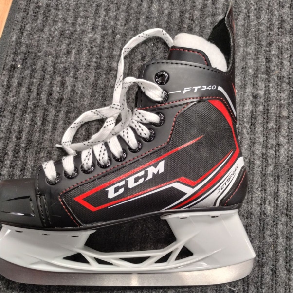 New Junior CCM Ft340 Hockey Skates Regular Width Size 4