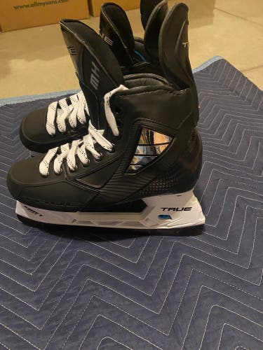 New True Regular Width Pro Stock Size 7 Catalyst Pro Hockey Skates