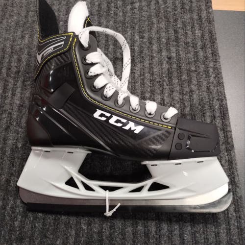 Junior New CCM Tacks 9350 Hockey Skates Regular Width Size 2