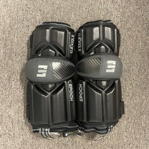 NWT- Epoch Integra Arm Guard Medium