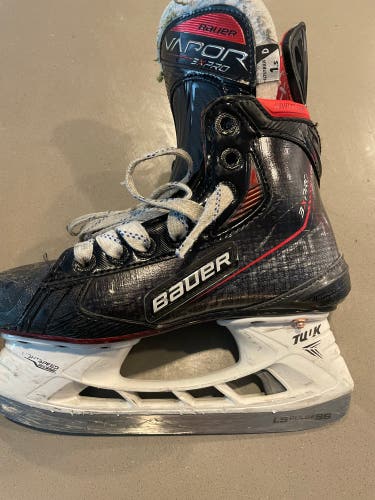 Used Bauer Regular Width  Size 1.5 Vapor 3X Pro Hockey Skates