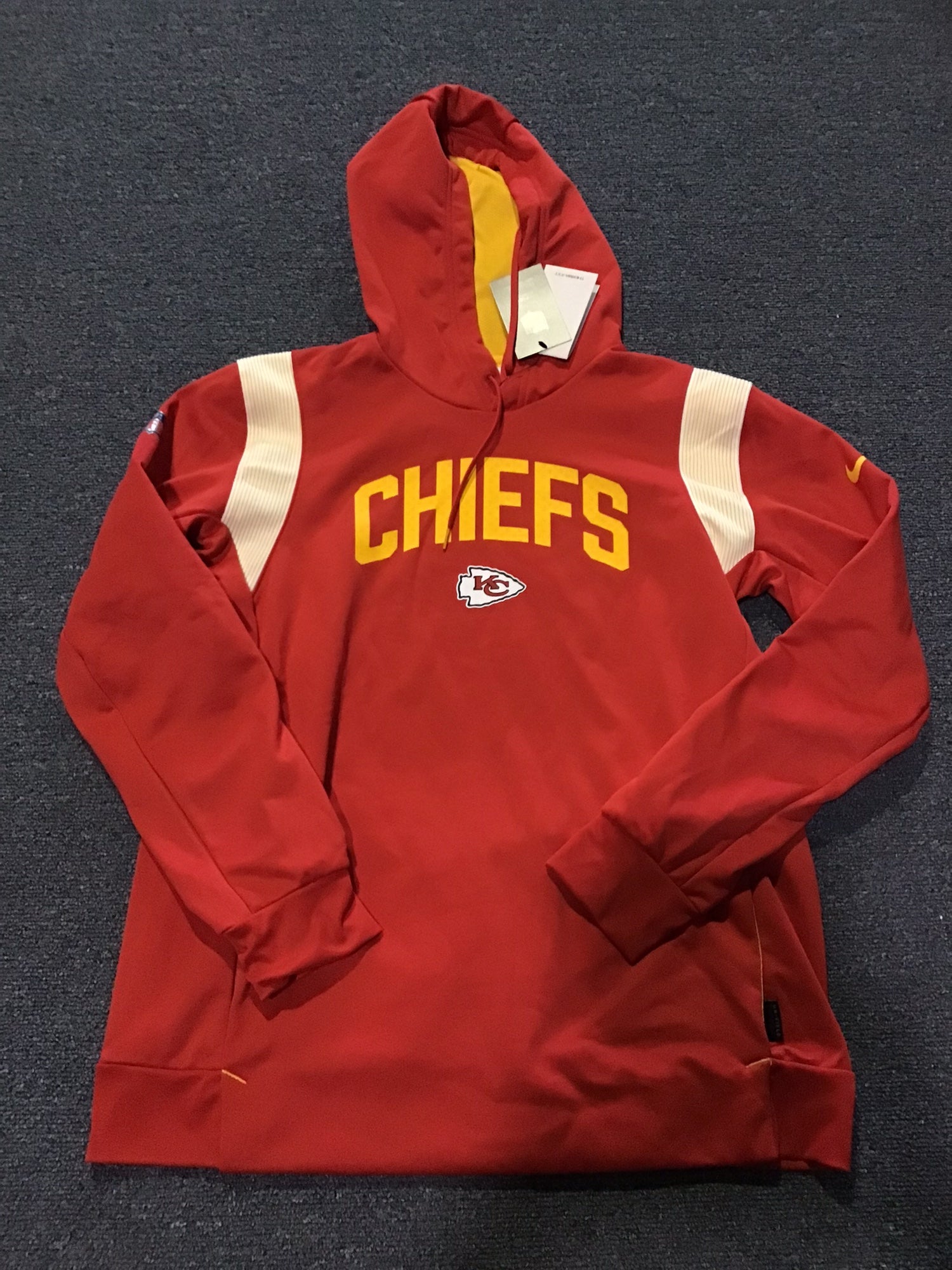 Nike Men's Kansas City Chiefs Sideline Therma-FIT Pullover Hoodie - Grey - XXXL Each