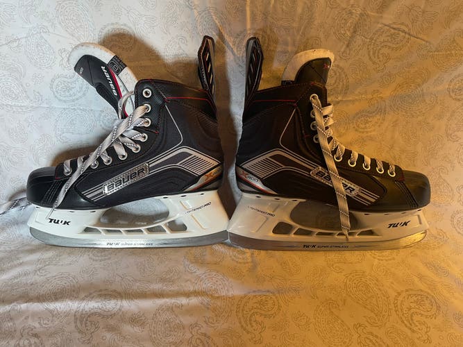Used Bauer Regular Width  Size 8 Vapor X400 Hockey Skates