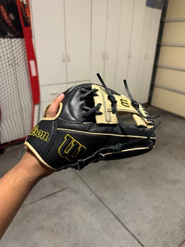 Used Infield 11.75" A2000 Baseball Glove