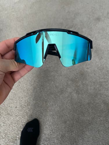 Used los Reyes sunglasses