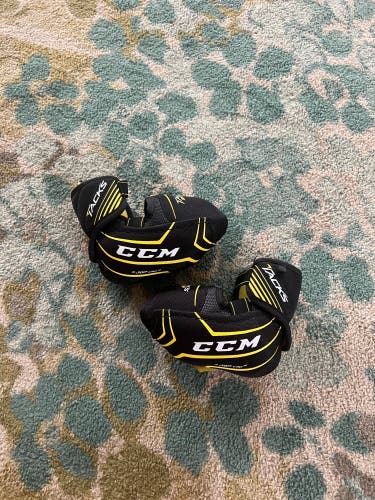 Used Like New CCM Tacks 3092 Elbow Pads