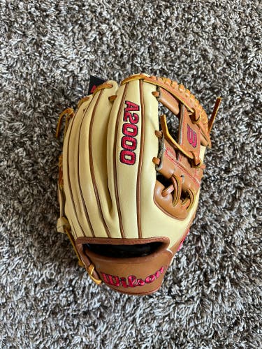 New Right Hand Throw 11.5" A2000 Baseball Glove