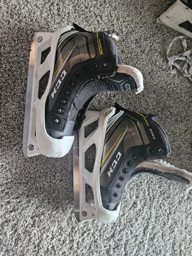 Junior Used CCM Tacks Hockey Goalie Skates Regular Width Size 3