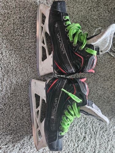 Junior Used Bauer Hockey Goalie Skates Regular Width Size 3