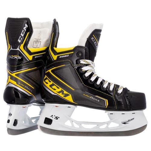 CCM Super Tacks 9380 Hockey Skates (NEW) D Width - Size 5.5 Junior