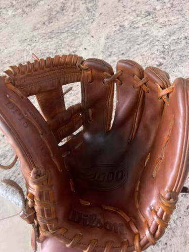 Used Infield 11.5" A2000 Baseball Glove