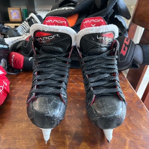 Youth Bauer Regular Width Size 11 Vapor 3X Pro Hockey Skates