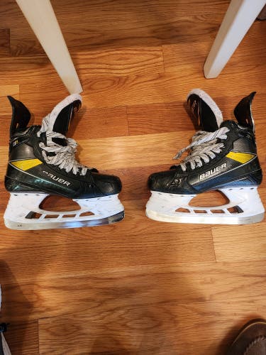 Intermediate Used Bauer Supreme 3S Pro Hockey Skates Regular Width Size 6
