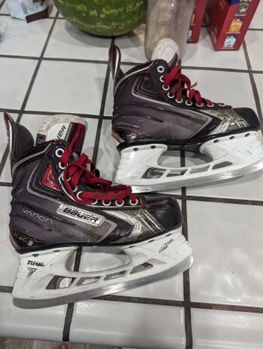 Junior Used Bauer Vapor X60 Hockey Skates Regular Width Size 3