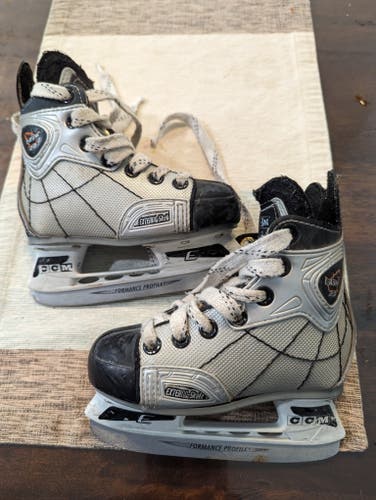 Youth CCM Hockey Skates Size 8