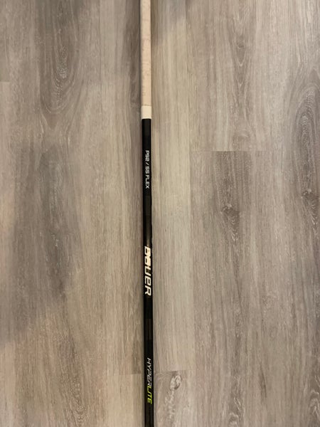 Used Intermediate Bauer Right Handed Vapor Hyperlite Hockey Stick P92