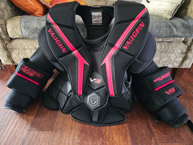Used Large Vaughn V9 Pro Carbon Goalie Chest Protector Pro Stock