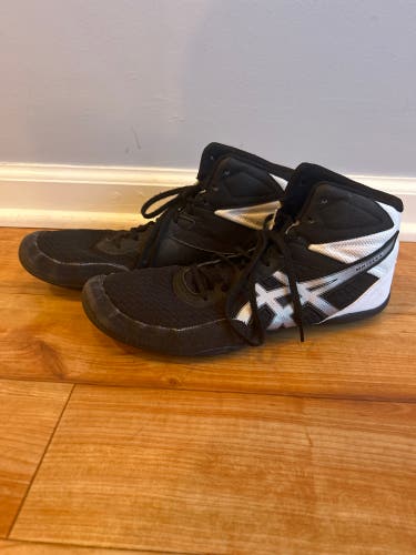 Used Asics wrestling shoes size 10.5