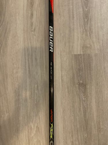 Intermediate Used Right Handed Bauer Vapor FlyLite Hockey Stick P28
